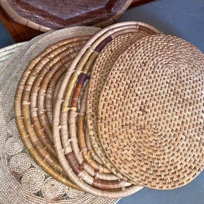 Lot 994 - Rattan items