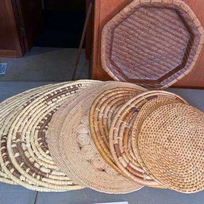 Lot 994 - Rattan items