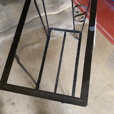 Lot 1010 - Metal fish tank stand