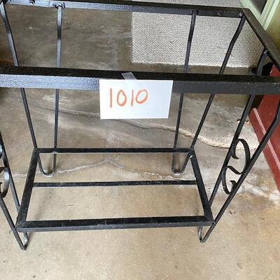 Lot 1010 - Metal fish tank stand