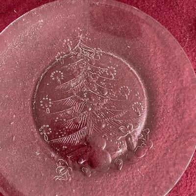 Lot 1023 - Christmas clear plates