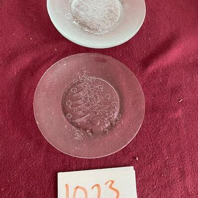 Lot 1023 - Christmas clear plates