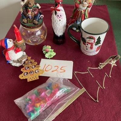 Lot 1025 - Christmas items