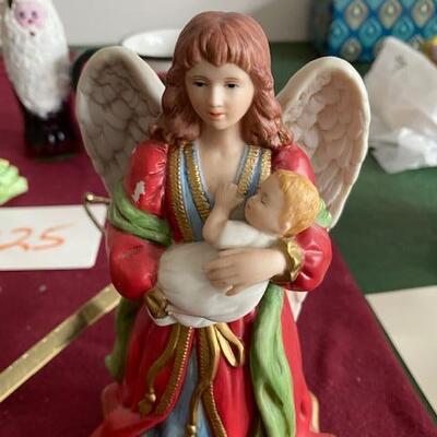 Lot 1025 - Christmas items