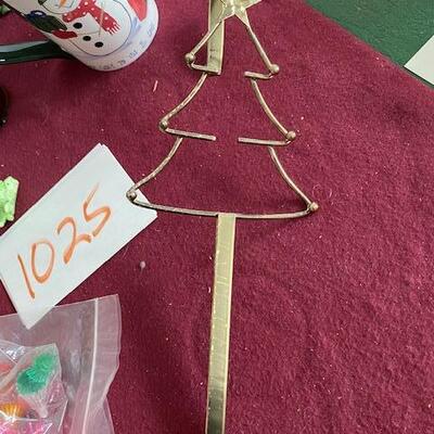 Lot 1025 - Christmas items