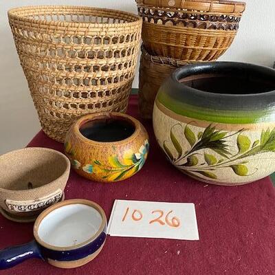 Lot 1026 - Pots and baskets