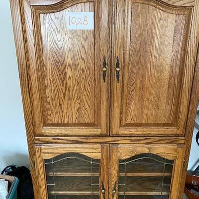 Lot 1028 - Entertainment Center. 