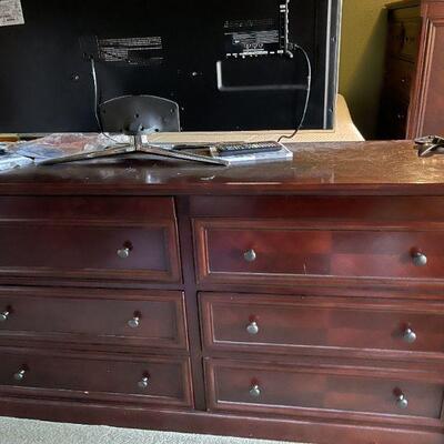 LOT 218. LIVING SPACES MT VIEW LINE MAHOGANY CONSOLE DRESSER W/HIDDEN DRAWERS! 