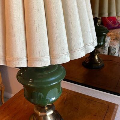 LOT 220   VINTAGE TABLE LAMP BRASS & CERAMIC 