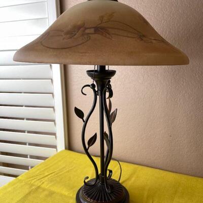 LOT 221. CONTEMPORARY METAL TABLE LAMP FLORAL PAINTED GLASS SHADE