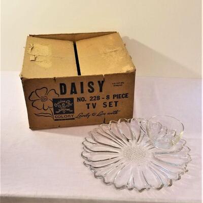 Lot #46  New in Box - Vintage Colony Glass "Daisy" TV set