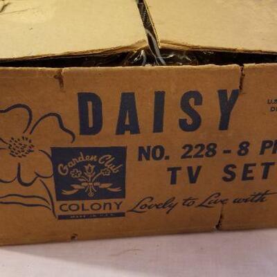Lot #46  New in Box - Vintage Colony Glass "Daisy" TV set