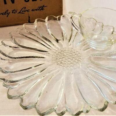 Lot #46  New in Box - Vintage Colony Glass "Daisy" TV set