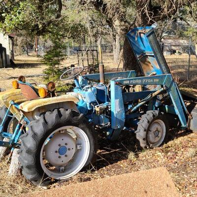 Ford 1710 Tractor w/ 770A Loader