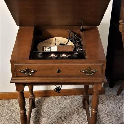 Lot #71  Vintage V.M. Sterophonic Am/Fm Tuner, Turntable