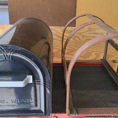 Mailbox w/Reinforced Steel Cage