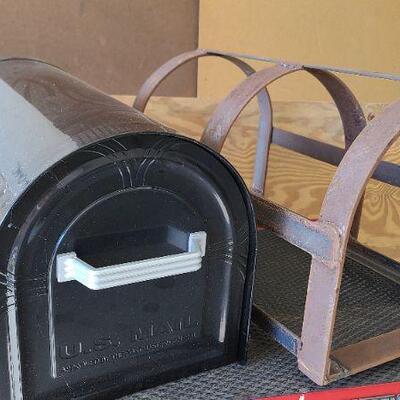 Mailbox w/Reinforced Steel Cage