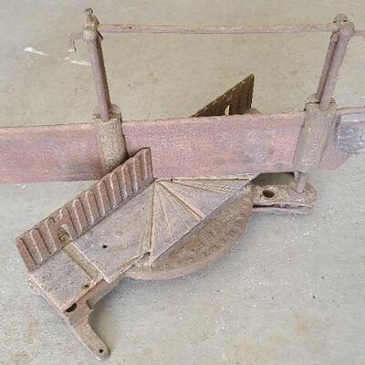 Vintage Stanley Miter Box w/ Disston Saw