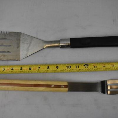 2 pc Grilling Utensils: 1 spatula 1 fork