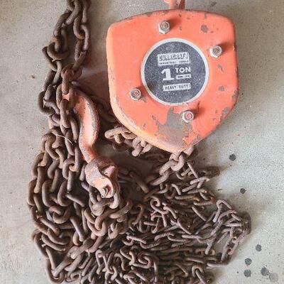 DuraCraft 1 Ton Hoist