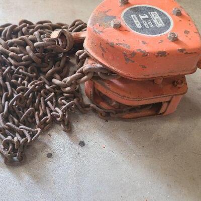 DuraCraft 1 Ton Hoist