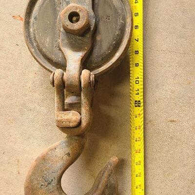 BW Cast Iron Hook & Pulley