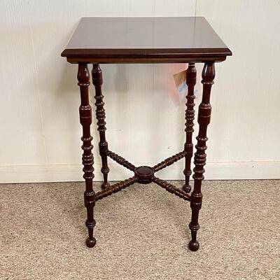 Mahogany Lamp Table with Turned Legs 