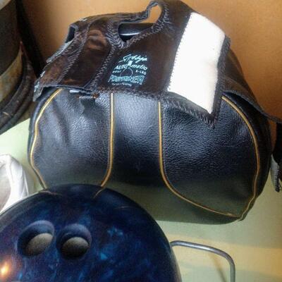 Columbia 300 White Dot Bowling Ball
