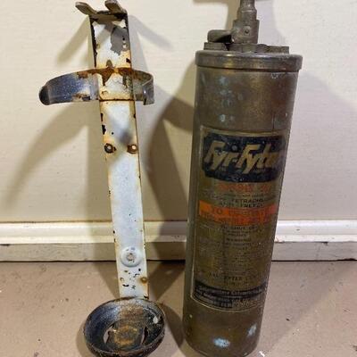 Lot# 113 s 1940s Fyr Fyter Model A brass fire extinguisher w/bracket Willys Jeep GPW MB  