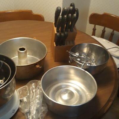 Sunbeam Mixer, Cake Pans, Bowls