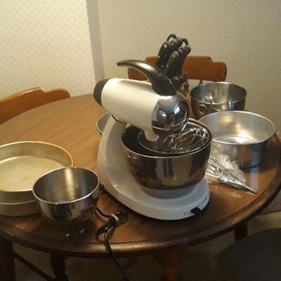 Sunbeam Mixer, Cake Pans, Bowls