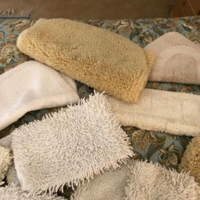 Lot 16. Ten bath mats (cream and white) (assorted sizes) (some new)--$30