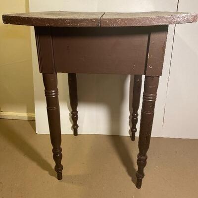 Lot# 128 Handmade Colonial Turned leg Side Table 