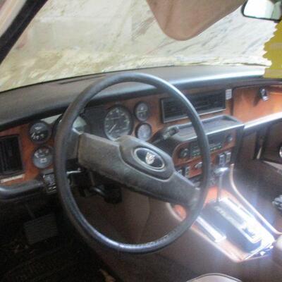 Lot 2 - 1986 Jaguar XJ6 4 Door Sedan AS IS