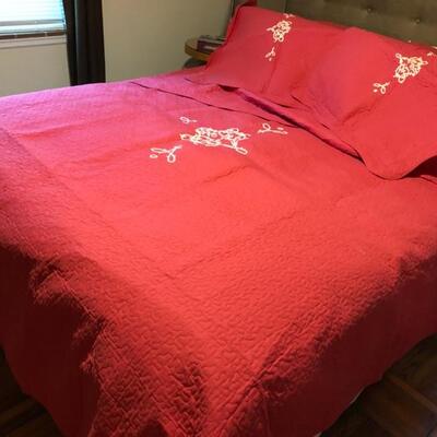Porthualt French luxury linens coverlet and 2 shams Used in the White House and Buckingham Palance and the finest hotels in the world....