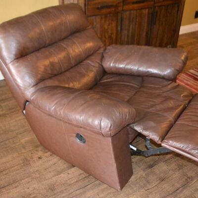 LOT 11 LEATHER RECLINER 