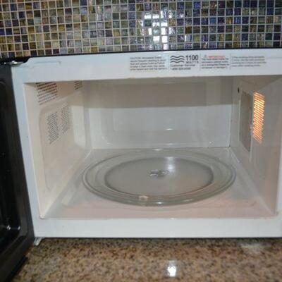 LOT 17 OSTER  MICROWAVE