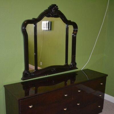 LOT 89. DRESSER AND MIRROR. 