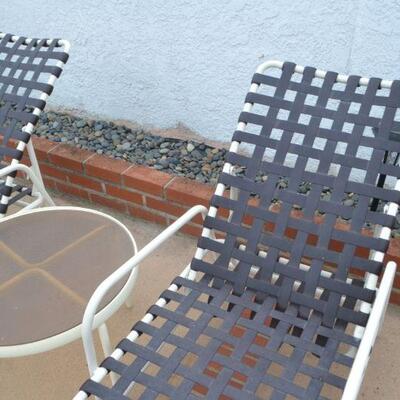LOT 115 METAL AND STRAP PATIO LOUNGERS AND TABLE
