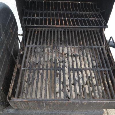 LOT 119 BBQ GRILL PROPANE AND CHARCOAL
