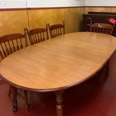 Like New Tell City Early American Dining Set w/8 chairs