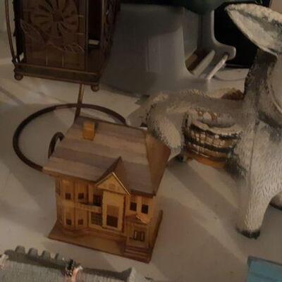 BIRDHOUSES AND YARD ACCESSORIES 