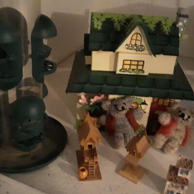 BIRDHOUSES AND YARD ACCESSORIES 