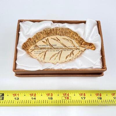 SIMON DESIGNS AMBER SHIMMER CRYSTAL LEAF PAPERWEIGHT (LOT #29)