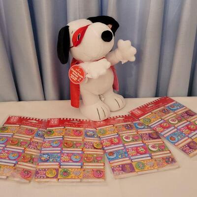 Lot 4: New Animated Snoopy & Button/Pin Valentine's 