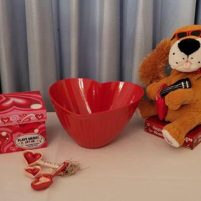 Lot 8: NEW Animated Valentine's Dog, Mixing Bowl, Measuring Spoons and Recipe Box