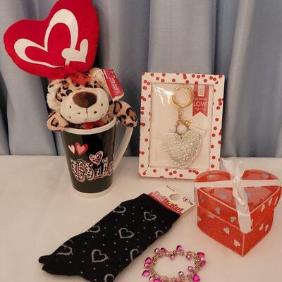 Lot 11: New Valentine's Day Gift lot