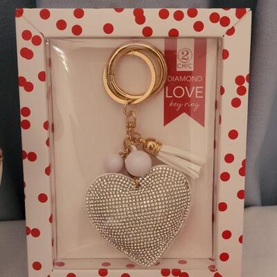 Lot 11: New Valentine's Day Gift lot