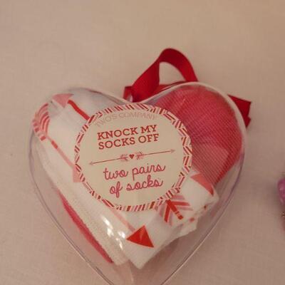 Lot 14: NEW Valentine's Zipper Pouch, Socks, Bracelet, Watch & Snoopy 