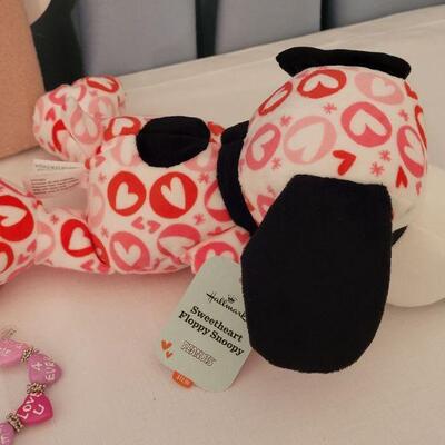 Lot 14: NEW Valentine's Zipper Pouch, Socks, Bracelet, Watch & Snoopy 